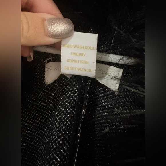 Black and Gray Poncho with Faux Fur Collar✨ - Picture 6 of 9